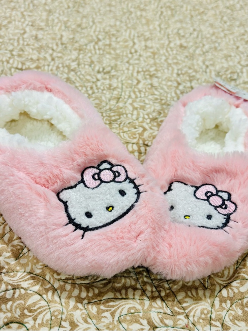Hello Kitty Pink Plush Kids Footie Slippers with Embroidered Face Size 13-4 M/L